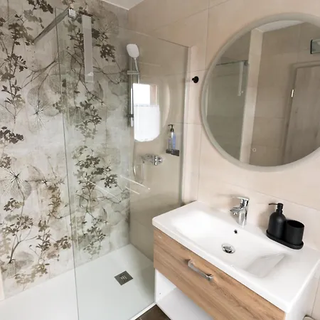 Double With Breakfast Free Parking And Ev Ready Bed and breakfast