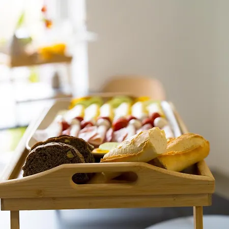 Double With Breakfast Free Parking And Ev Ready Bed and breakfast Postojna