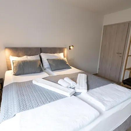 Double With Breakfast Free Parking And Ev Ready Bed and breakfast Postojna