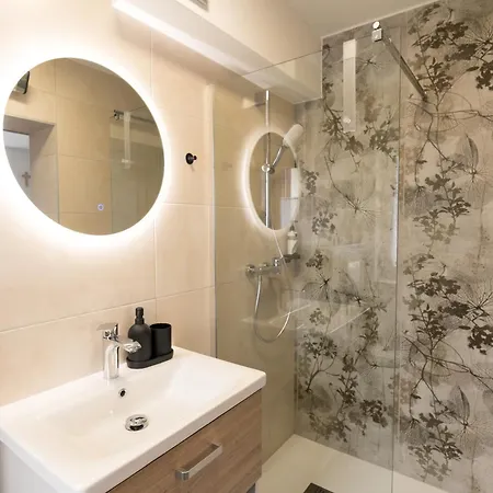 Double With Breakfast Free Parking And Ev Ready Bed and breakfast